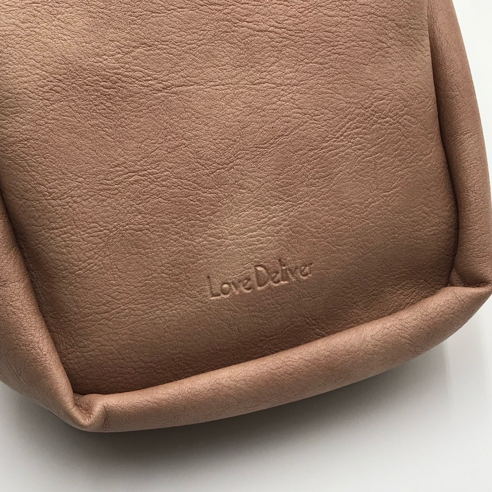 BN Love Deliver Sling Bag - Picture 12 of 12